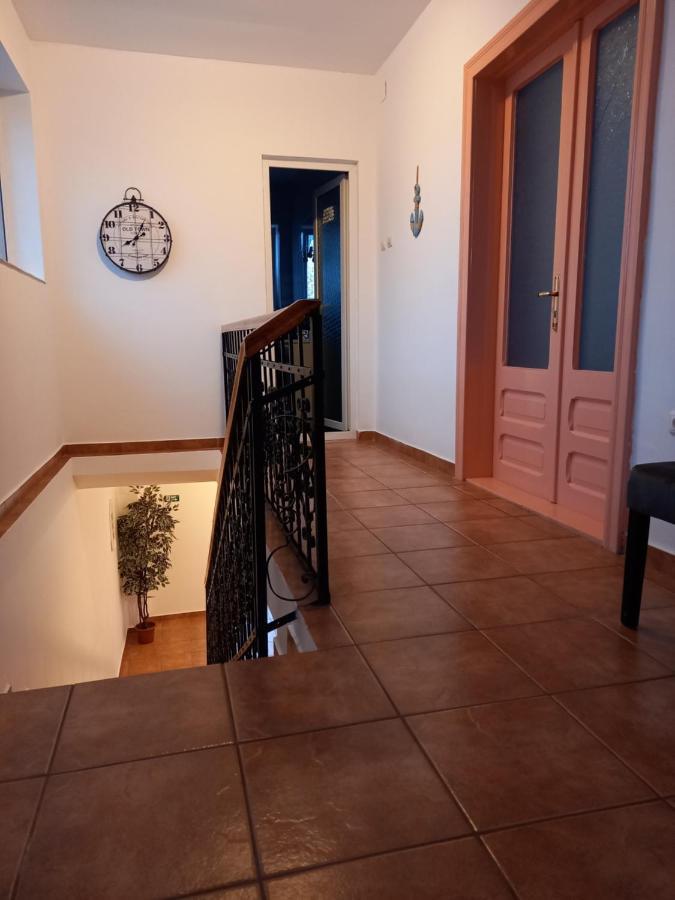 Villa Casa lui Marc à Orşova Extérieur photo